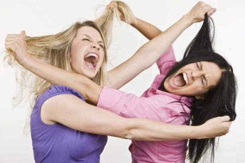 Mơ thấy người yêu cũ bị đánh